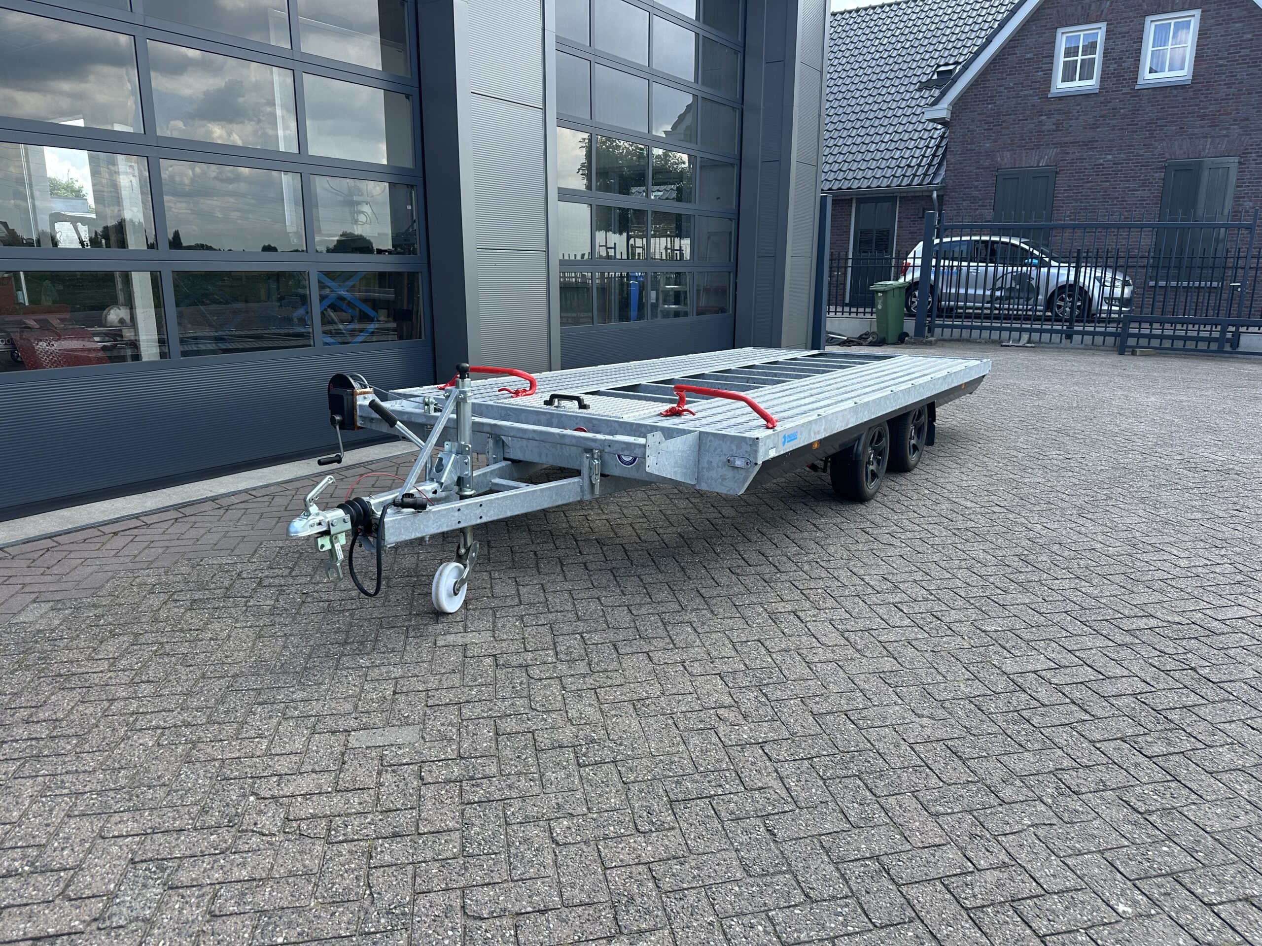 NR 138 Hapert kanteltrailer