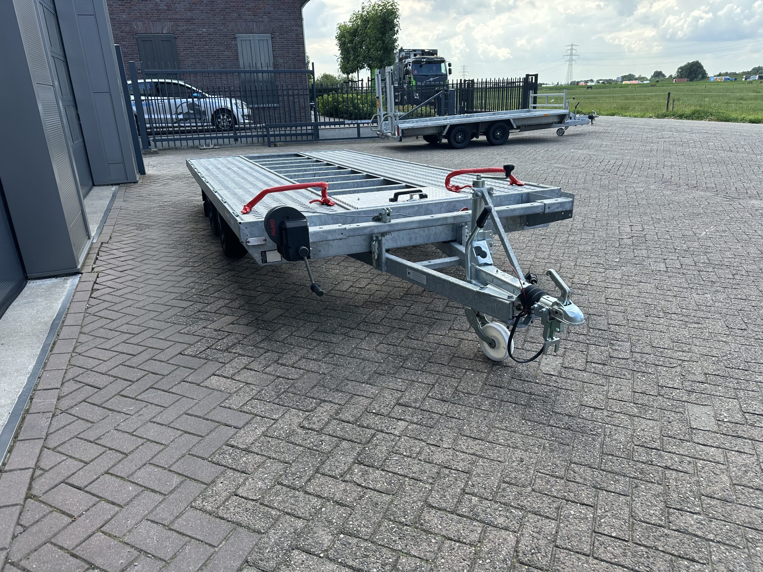 NR 138 Hapert kanteltrailer - Afbeelding 2