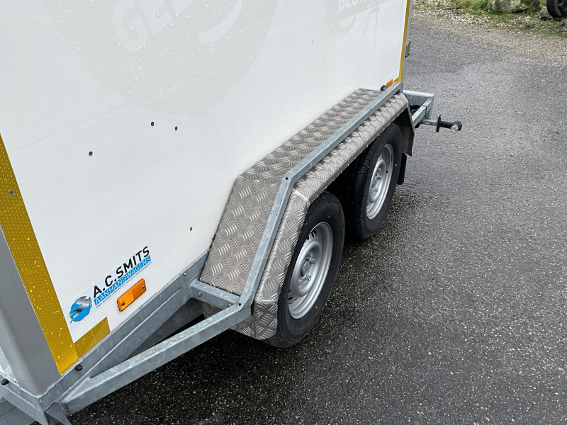 Hoka Gesloten lampenwagen