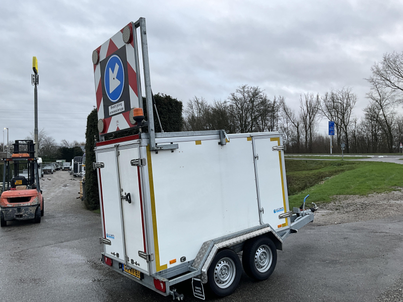 Hoka Gesloten lampenwagen