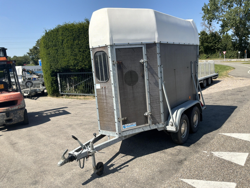 Henra Ander kalf paard?s trailer