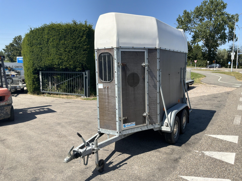 Henra Ander kalf paard?s trailer