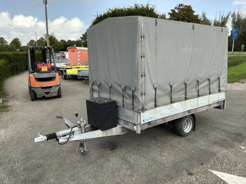 Hapert Plateauwagen met huif
