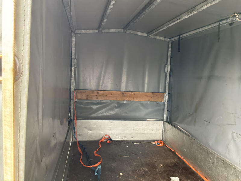 Hapert Plateauwagen met huif