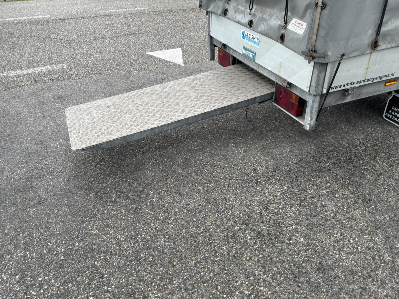Hapert Plateauwagen met huif