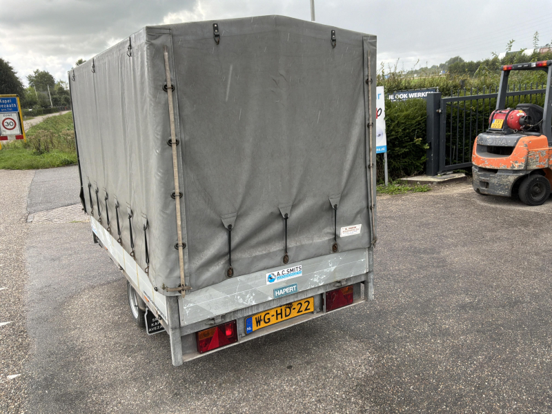 Hapert Plateauwagen met huif