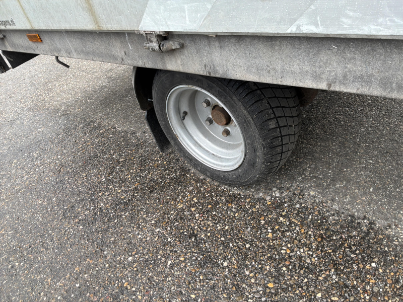 Hapert Plateauwagen met huif