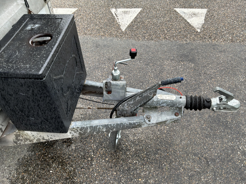 Hapert Plateauwagen met huif
