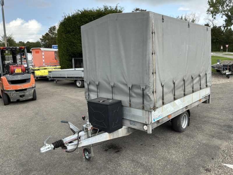 Hapert Plateauwagen met huif